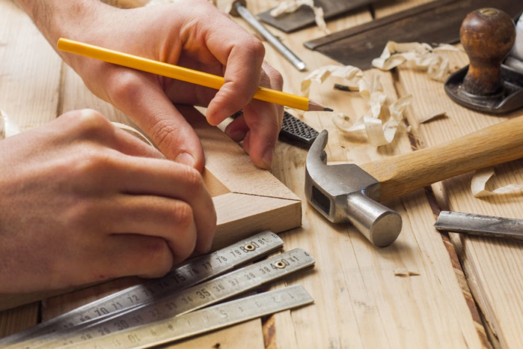 Lavorazione legno, ferro e vetro – “Quanto più ci piace fare qualcosa…